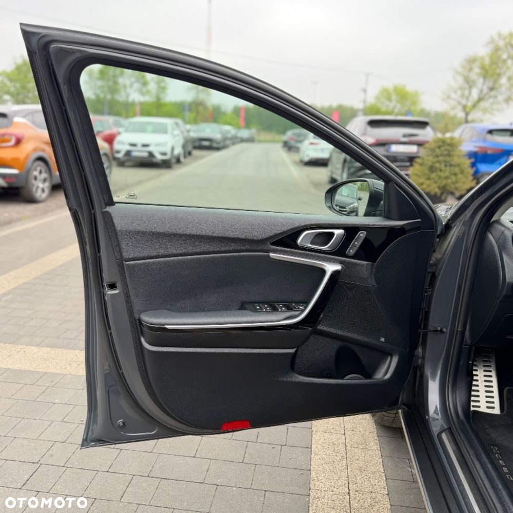 Kia XCeed - 16