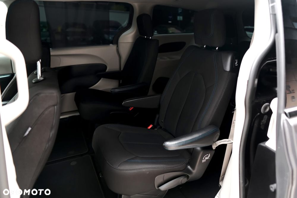 Chrysler Pacifica - 18