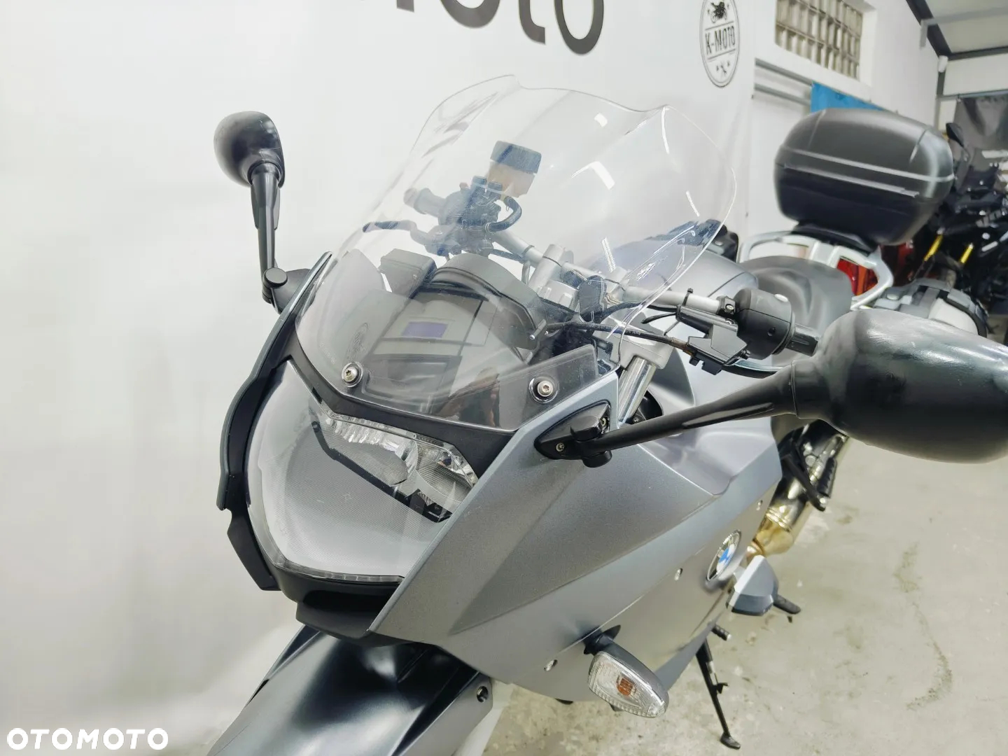 BMW F - 21