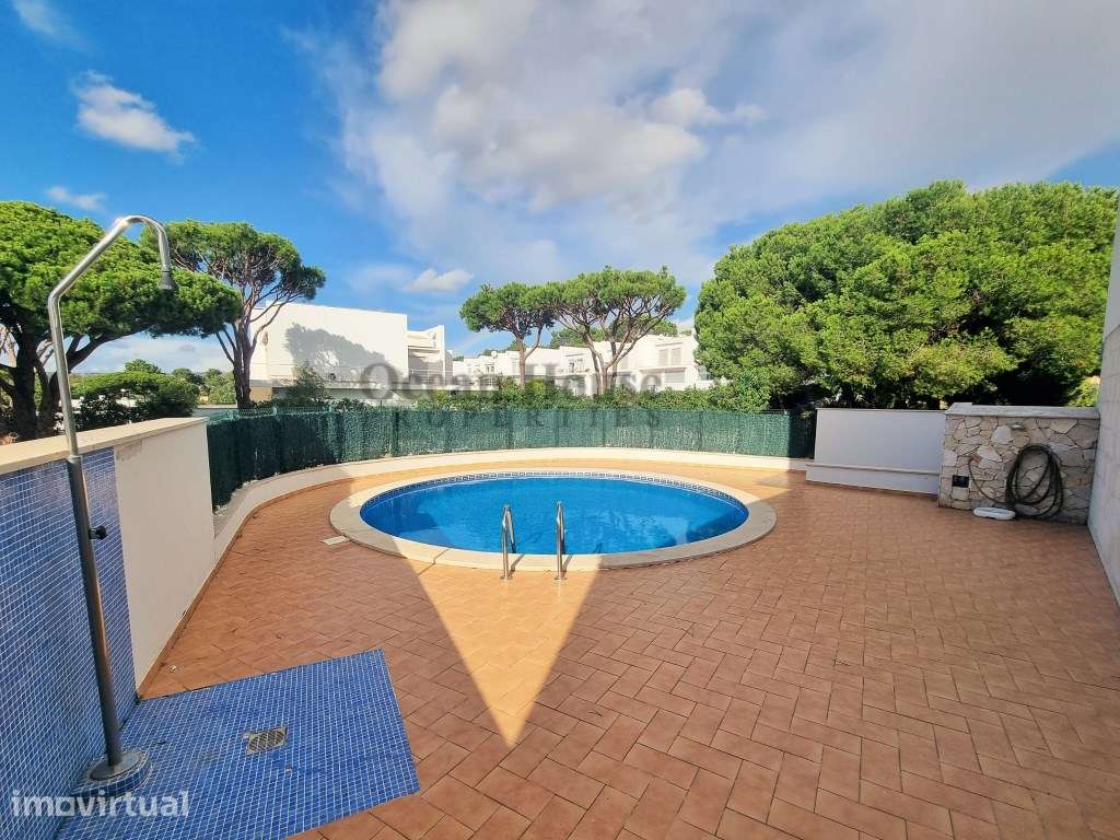 Moradia moderna com piscina e garagem em condomínio - Vilamoura - Grande imagem: 2/29