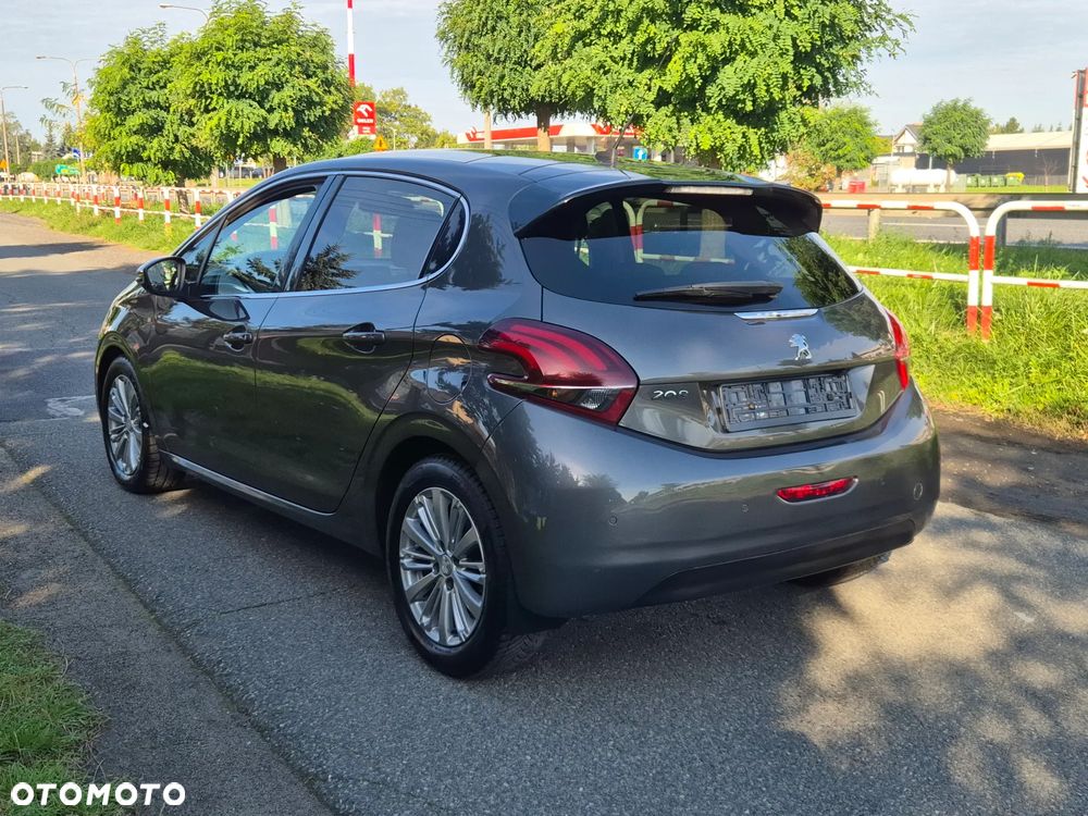 Peugeot 208 1.6 BlueHDi Allure S&S - 12