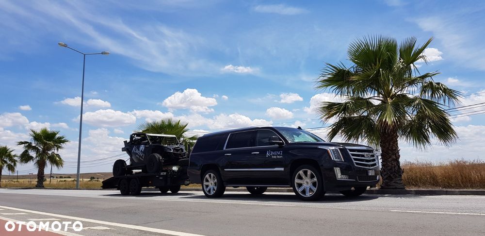 Cadillac Escalade - 17