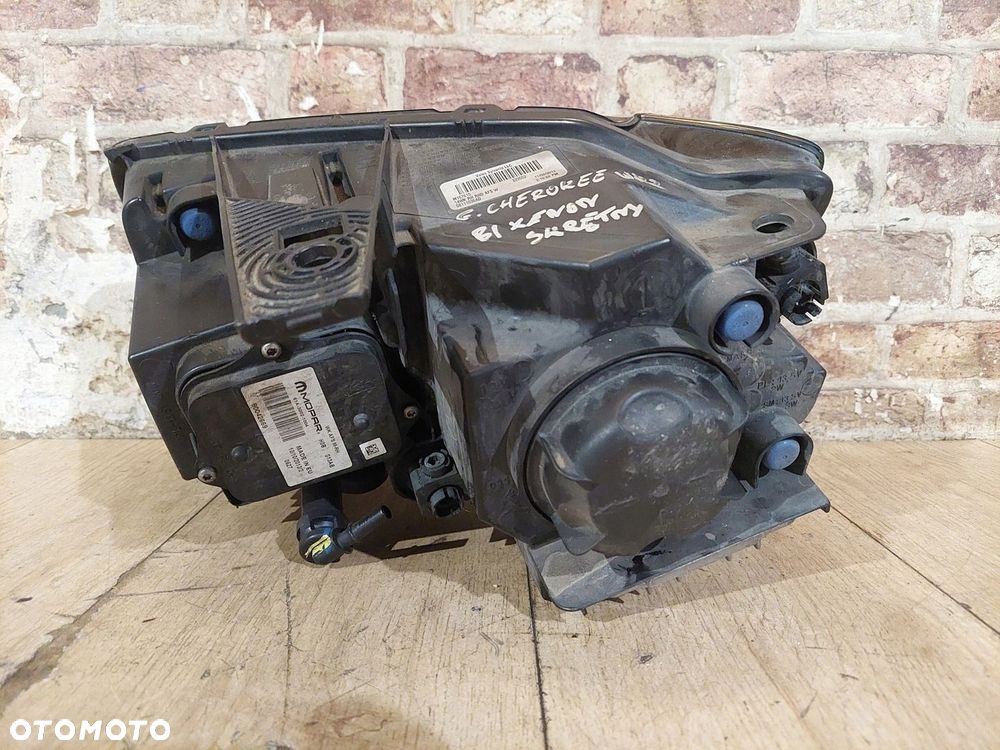 LAMPA PRZÓD PRAWA BI-XENON SKRĘTNY JEEP GRAND CHEROKEE WK2 2014 ROK ANGLIK - 3