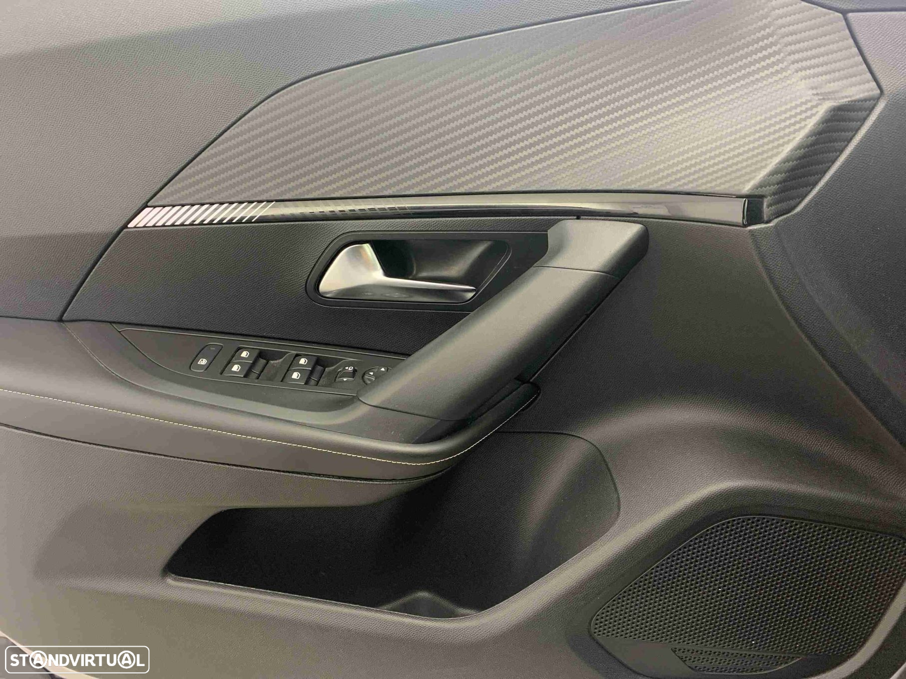 Peugeot 2008 1.2 PureTech Allure EAT8 - 12
