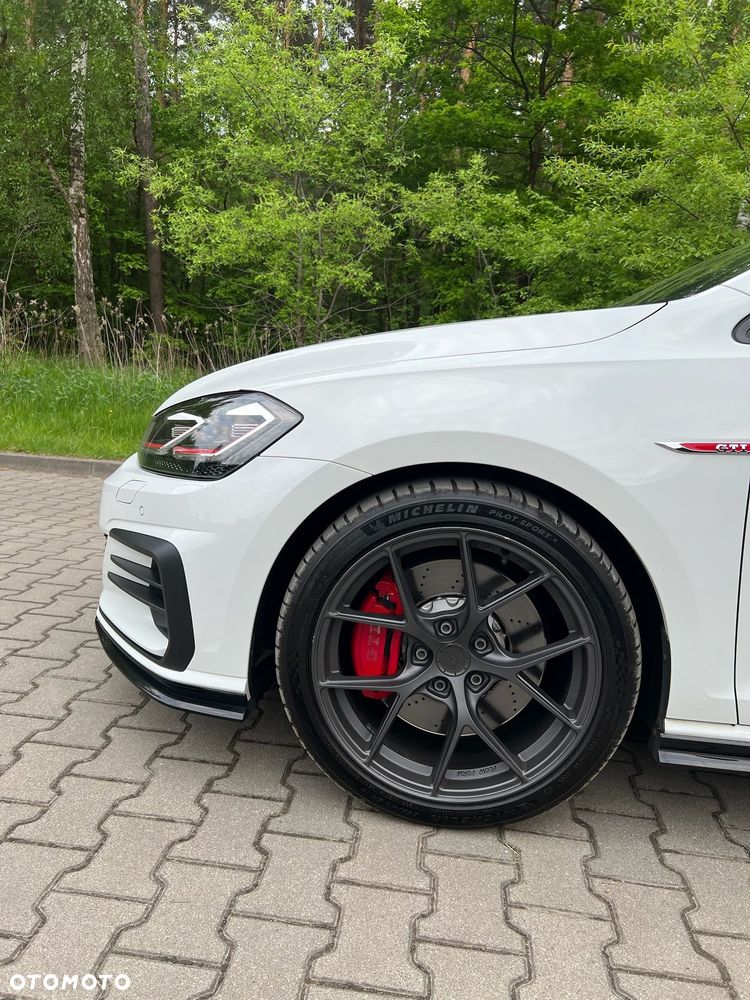 Volkswagen Golf - 8