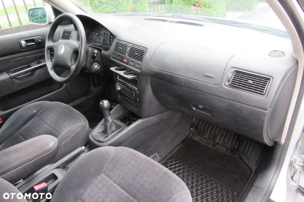 Volkswagen Golf - 5