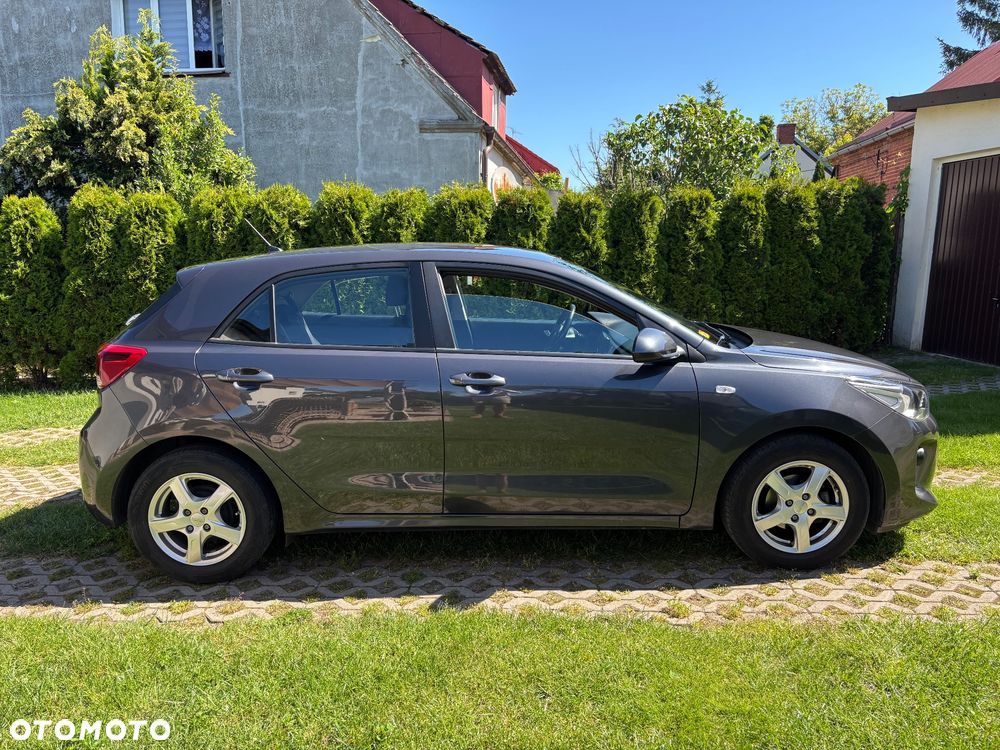 Kia Rio 1.2 L - 4