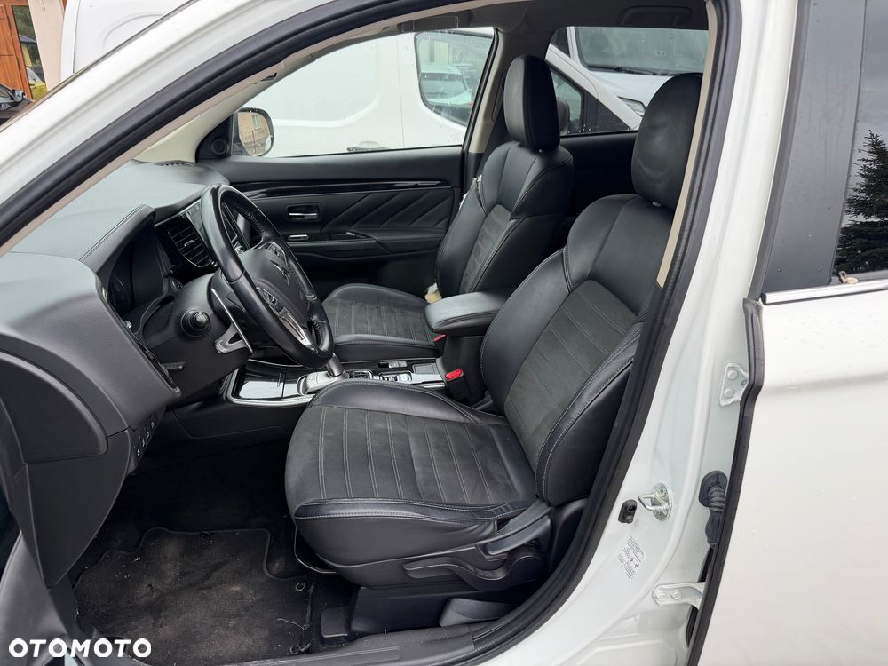Mitsubishi Outlander 2.4 4WD Diamant - 17