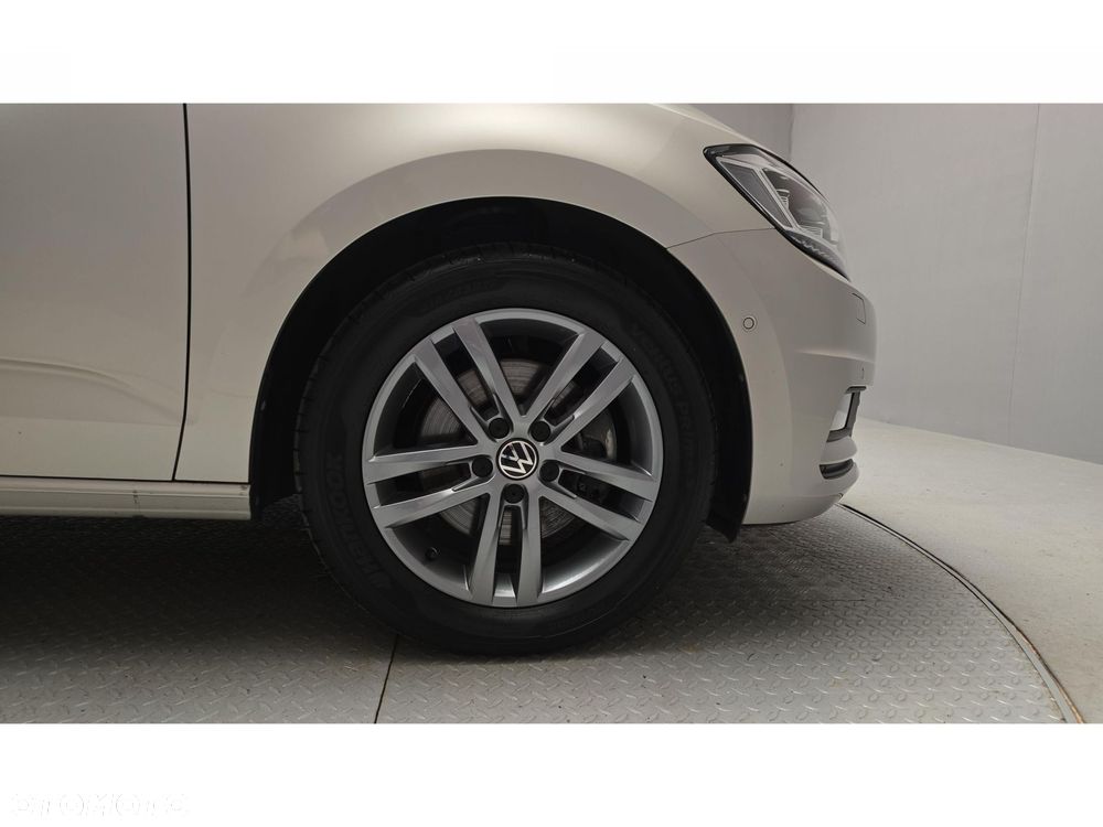 Volkswagen Touran - 25