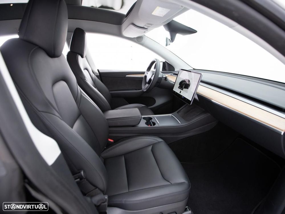 Tesla Model Y Long Range Dual Motor AWD - 11