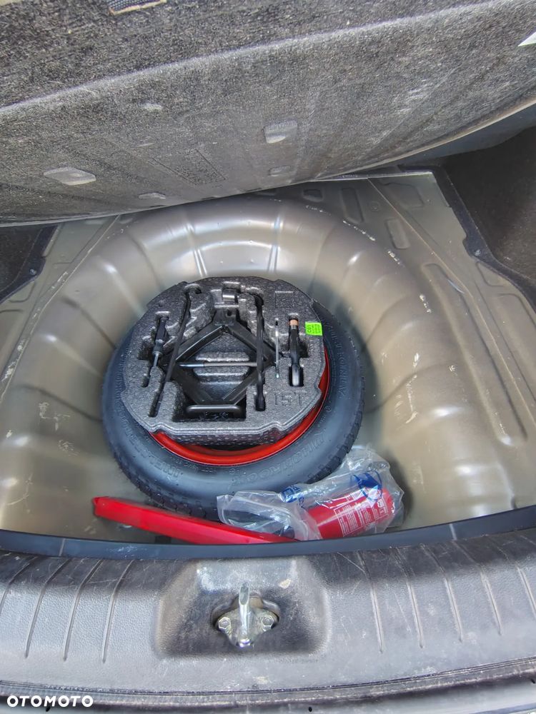 Hyundai Elantra 1.6 Comfort - 3