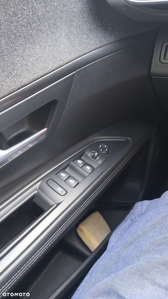 Peugeot 5008 2.0 BlueHDI Active S&S - 11