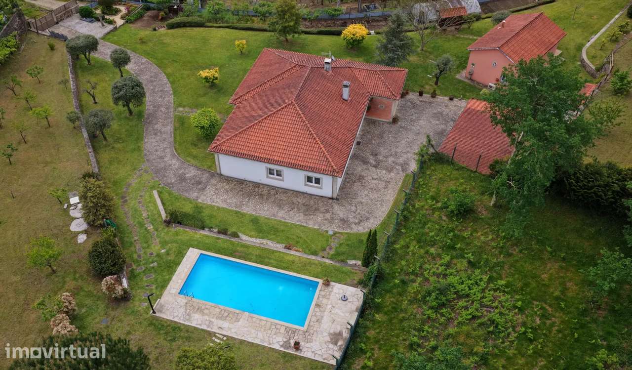 Quintinha com 2 casas -Extraordinária propriedade - Grande imagem: 2/37