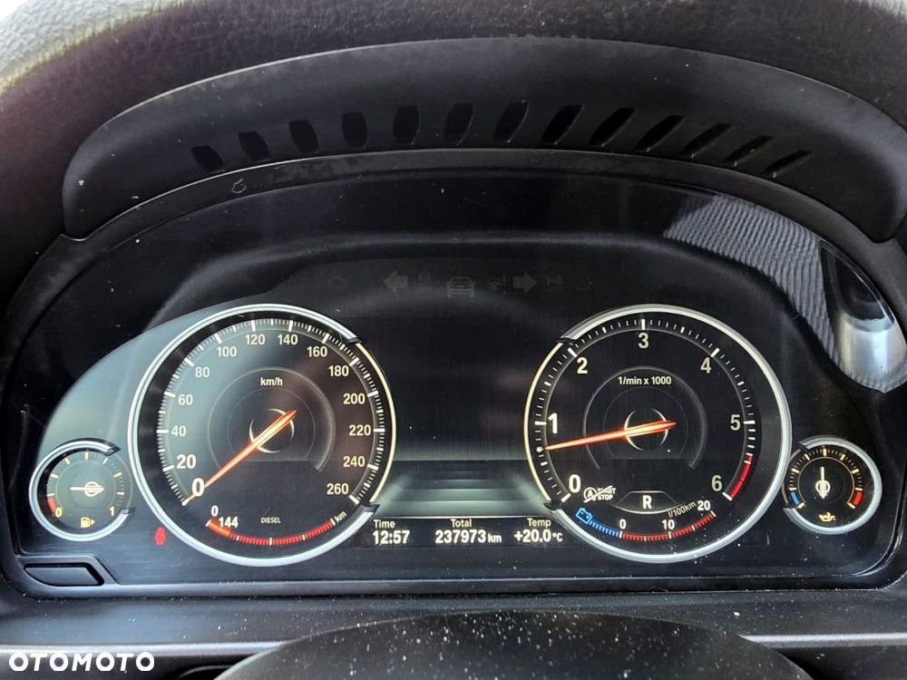 BMW Seria 5 530d xDrive Sport-Aut - 28