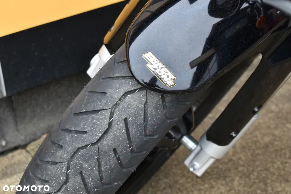 Suzuki Intruder - 25