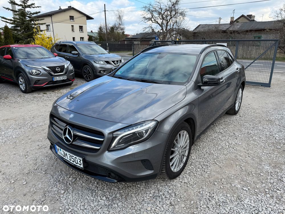 Mercedes-Benz GLA 200 Urban - 1