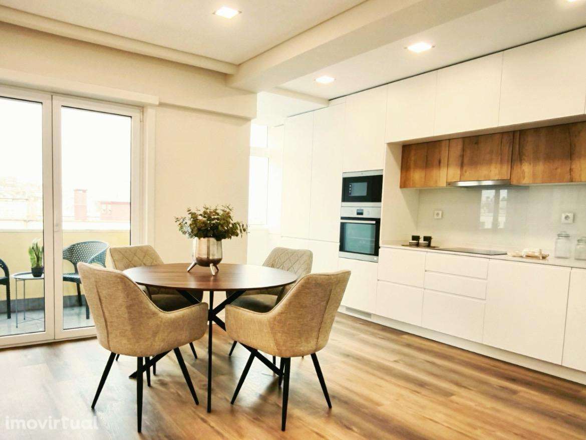 T3 ultimo andar remodelado em Benfica - Grande imagem: 3/25