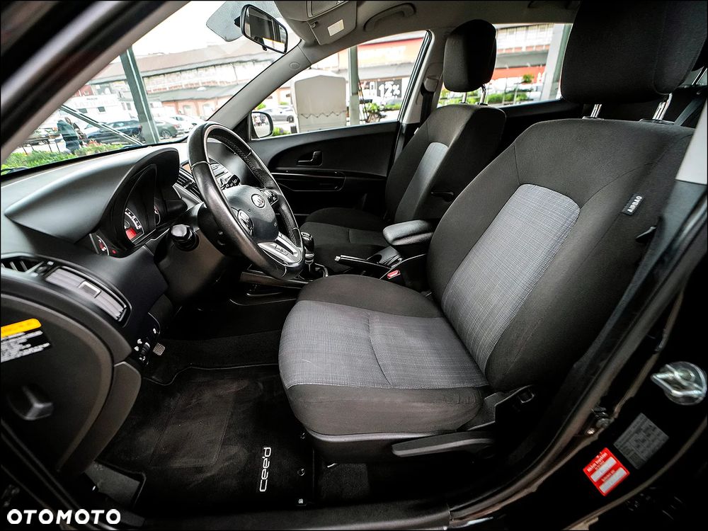Kia Ceed - 28