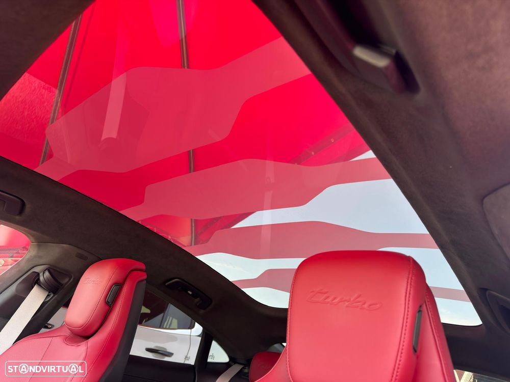 Porsche Taycan Turbo - 26