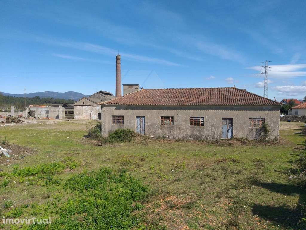 Terreno Industrial com Armazéns em Valença - Grande imagem: 3/4