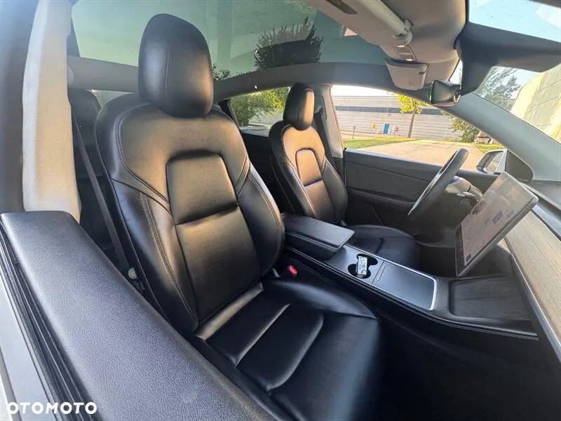 Tesla Model Y Long Range Dual Motor AWD - 21