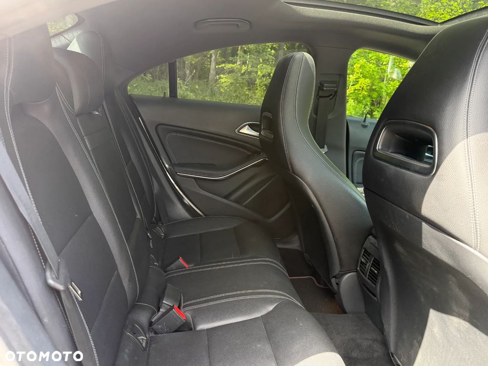 Mercedes-Benz CLA 250 4Matic 7G-DCT Peak Edition - 13