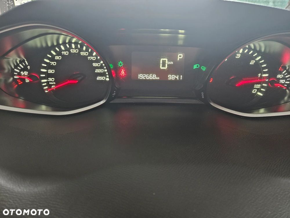 Peugeot 308 SW 1.6 BlueHDi Allure S&S EAT6 - 16