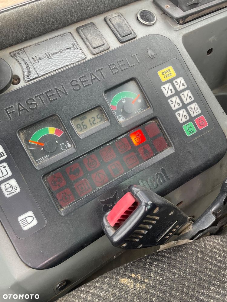 Bobcat E32 - 9