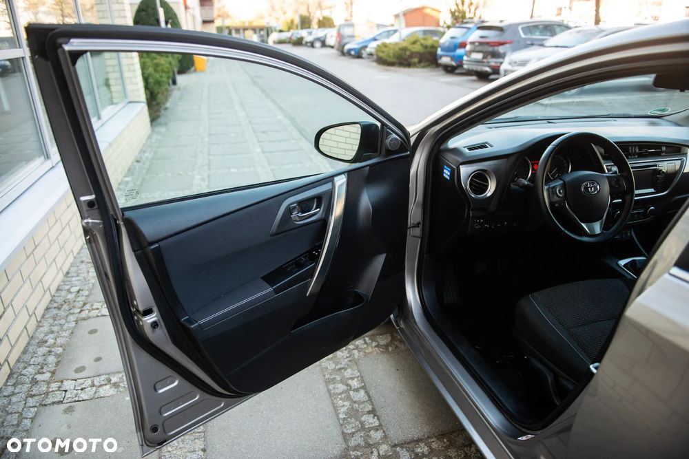 Toyota Auris - 13