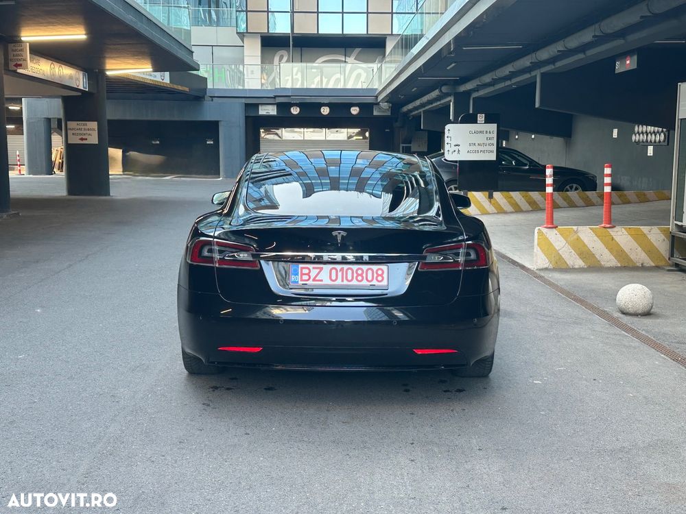 Tesla Model S - 3
