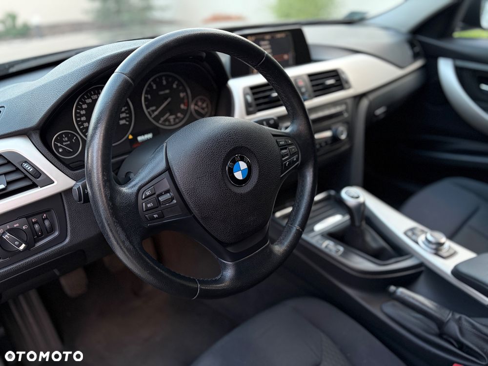 BMW Seria 3 318d DPF - 10