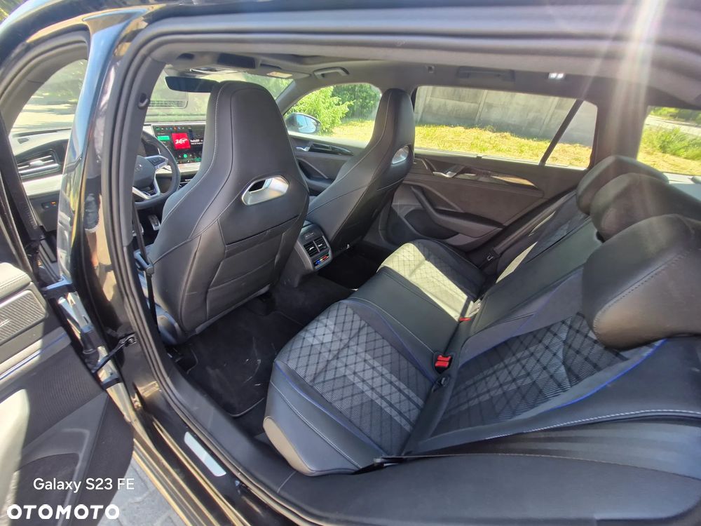Volkswagen Passat Variant 2.0 TDI SCR DSG R-Line - 12