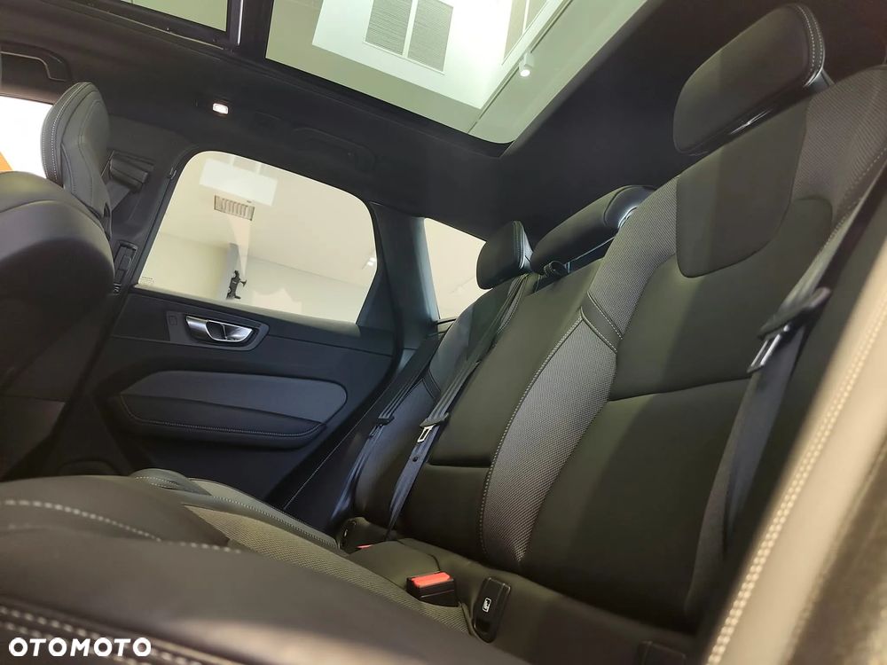 Volvo XC 60 B5 B AWD Ultimate Dark - 20
