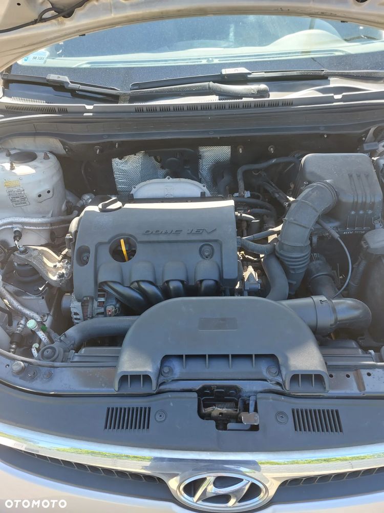 Hyundai i30 1.6 Comfort EU5 - 11