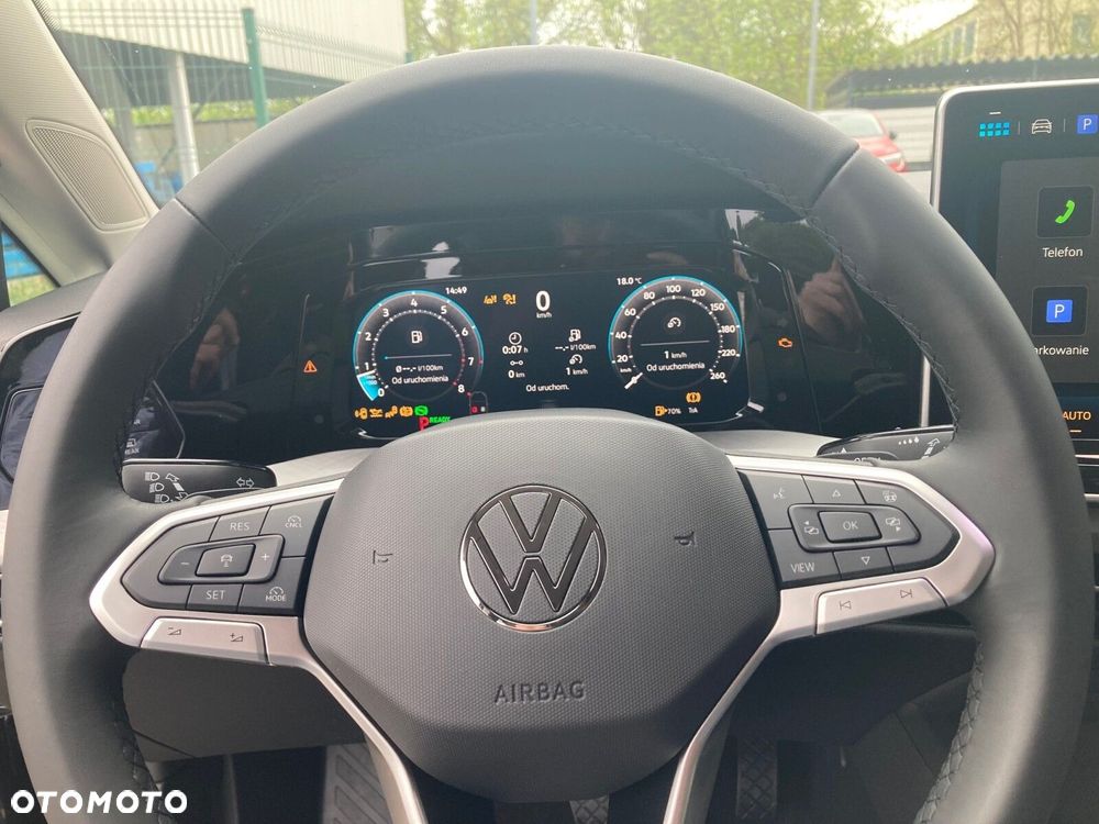 Volkswagen Golf - 8