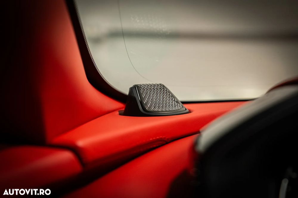 Aston Martin DBX - 31