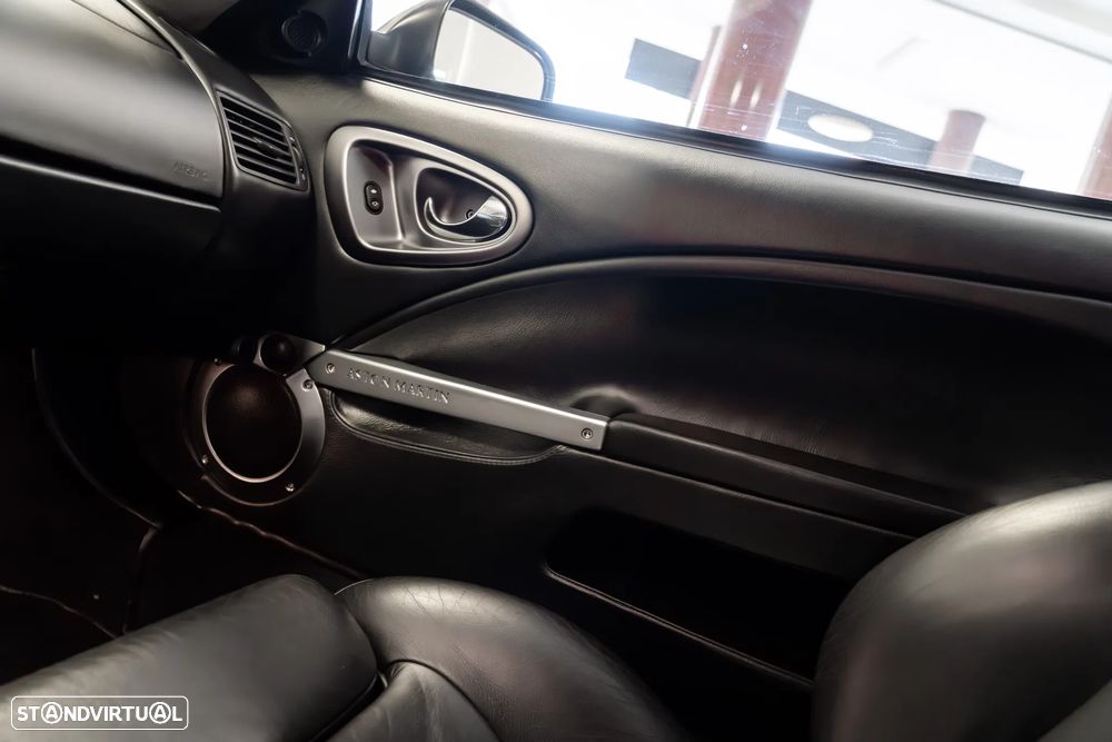 Aston Martin Vanquish - 13