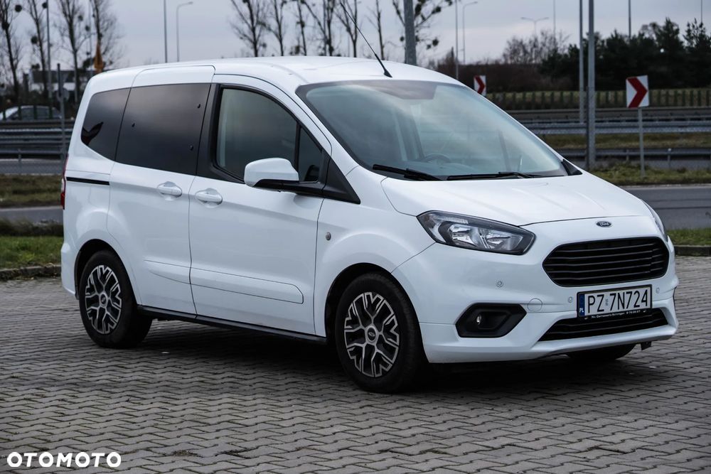 Ford Tourneo Courier 1.5 TDCi S&S Titanium - 2