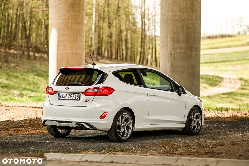 Ford Fiesta - 15