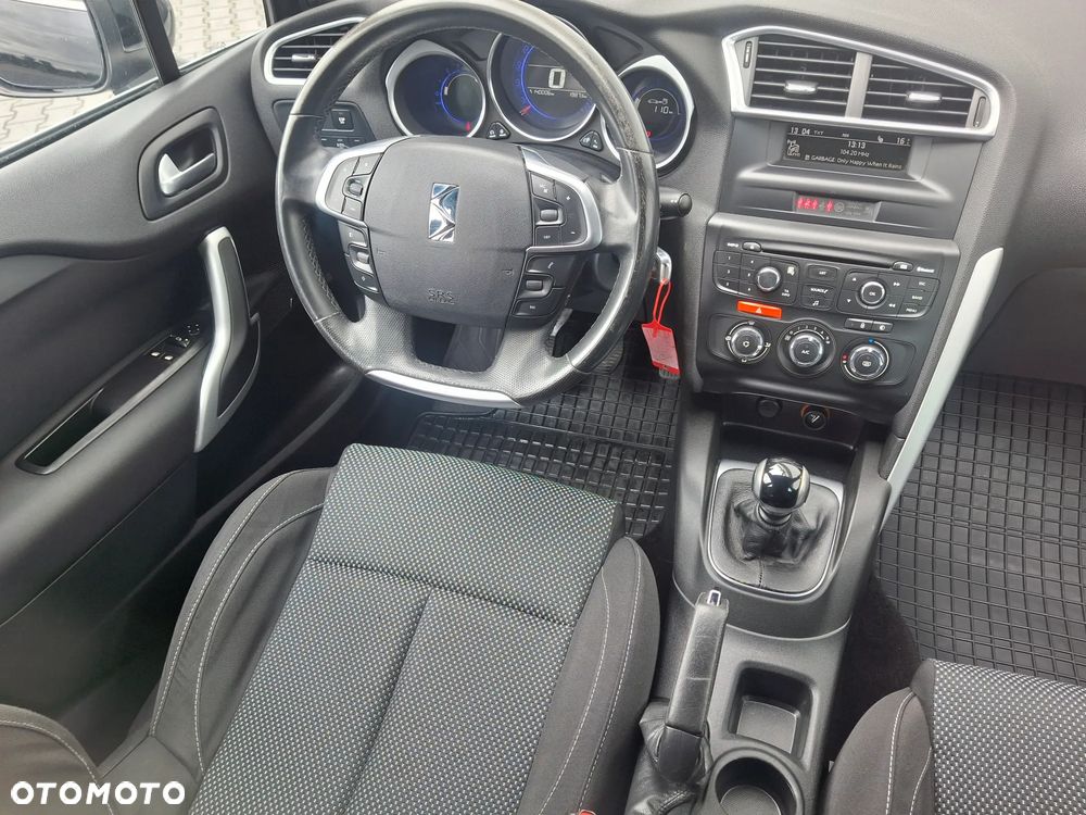 Citroën DS4 e-HDi 110 SoChic - 23