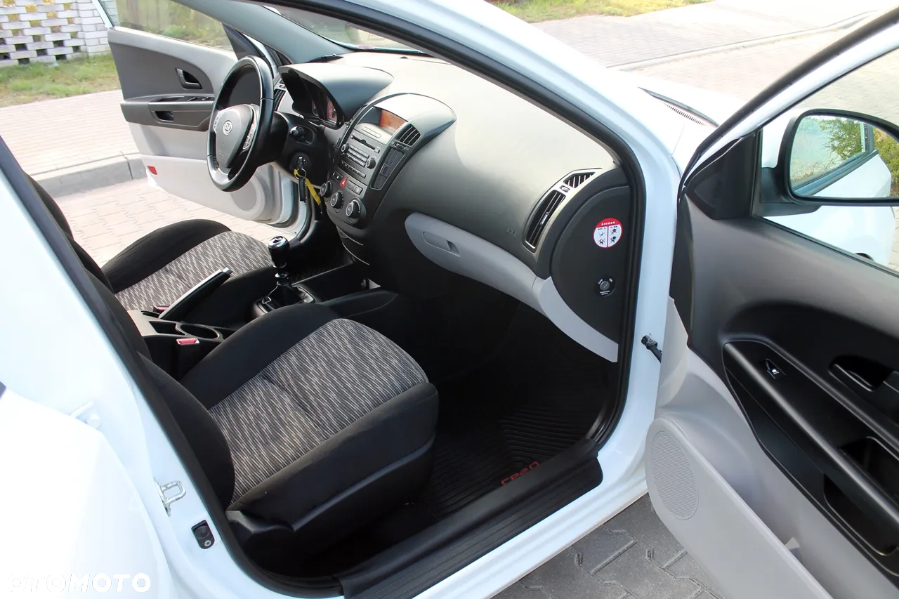 Kia Ceed - 9