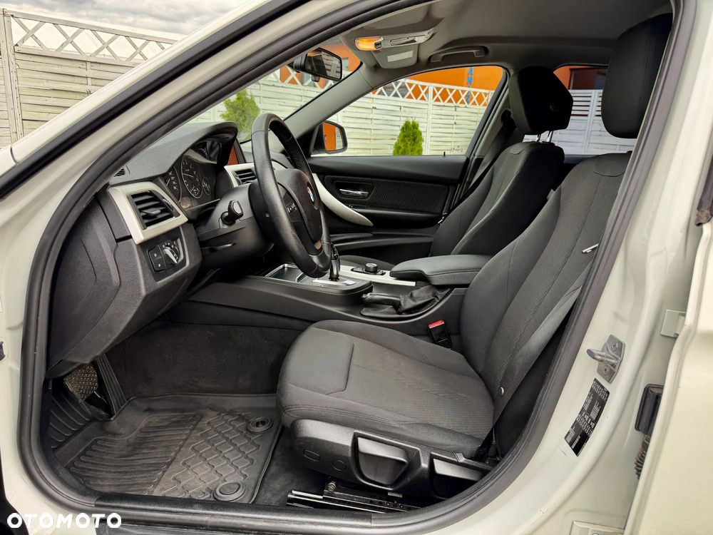 BMW Seria 3 318i - 8