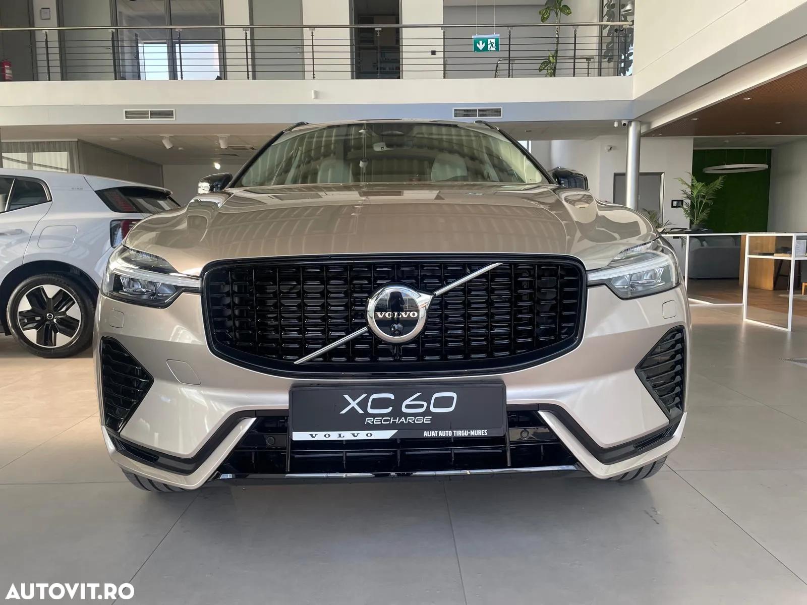 Volvo XC 60 Recharge T8 AWD AT Ultimate Dark - 2