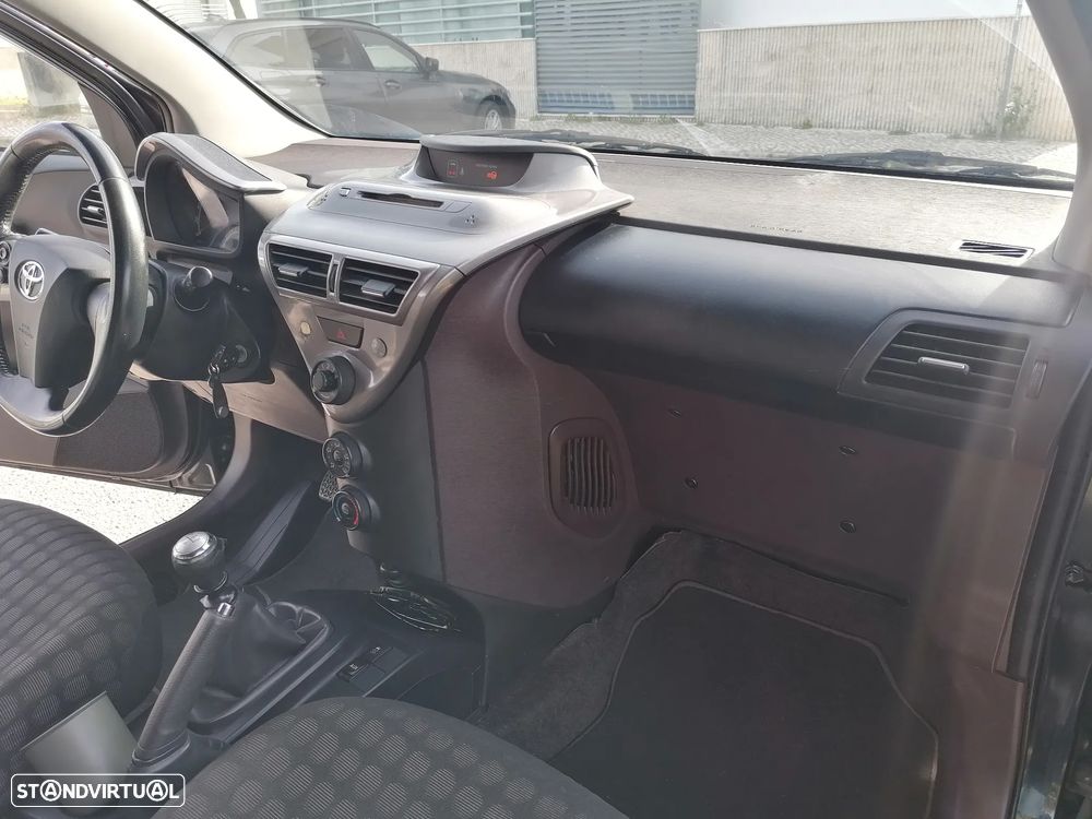 Toyota iQ 1.0 VVT-i Essential+AC - 13