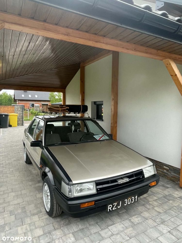 Toyota Corolla - 1