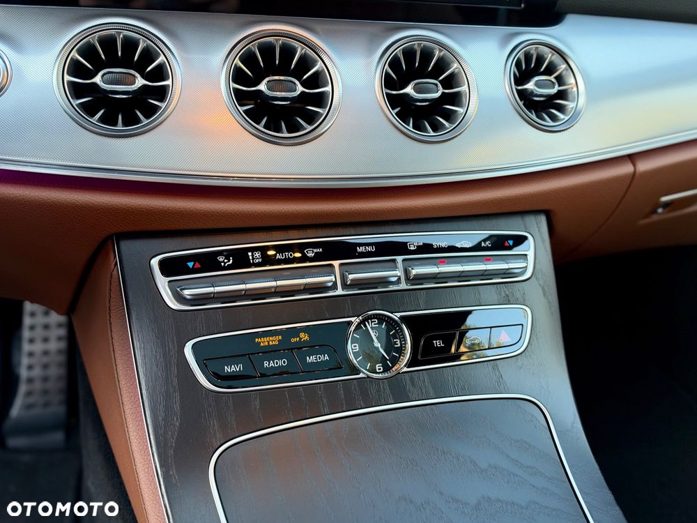 Mercedes-Benz Klasa E 220 d 4-Matic 9G-TRONIC - 27