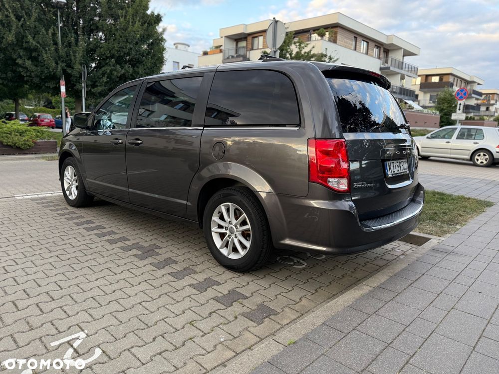 Dodge Grand Caravan - 4