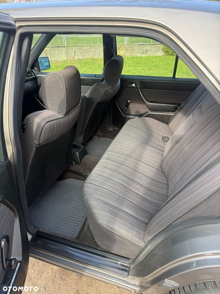 Mercedes-Benz W124 (1984-1993) - 15