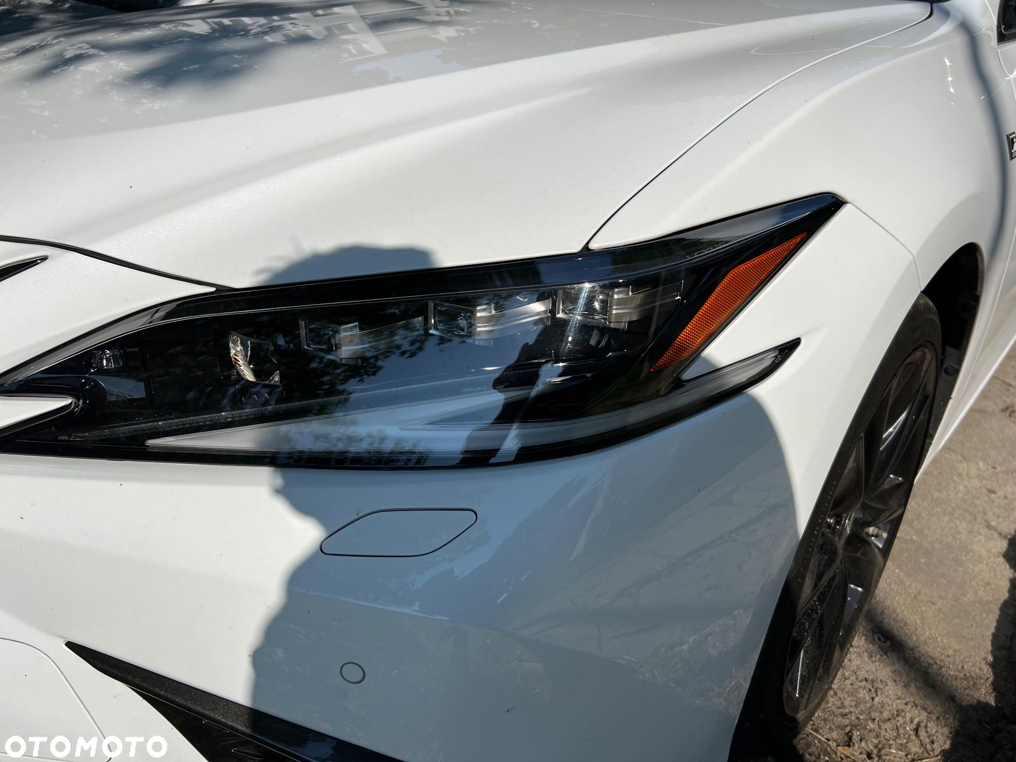 Lexus ES 300h F Sport Edition - 1