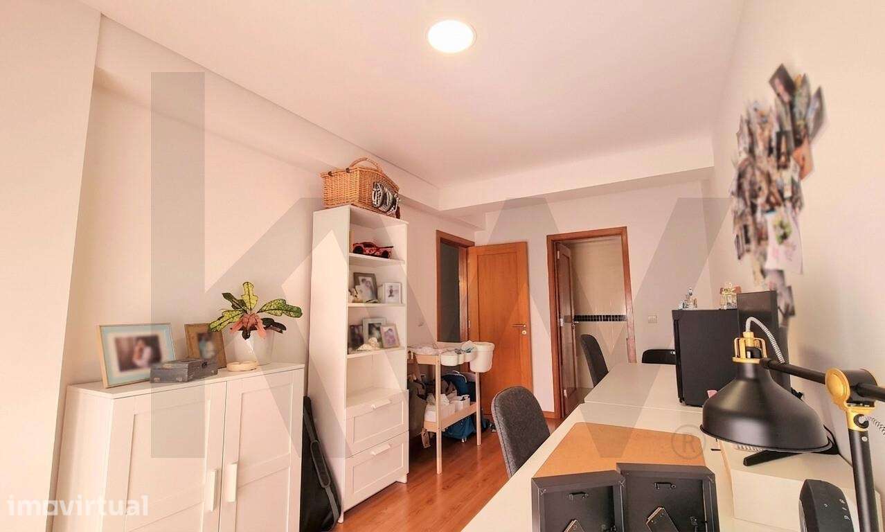 Espaçoso Apartamento T3 Duplex com 2 garagens fechadas em São Salvador - Grande imagem: 3/60